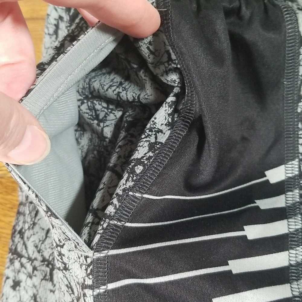Old Navy Boy's Black & Gray Shorts Size M (8) with side pockets
